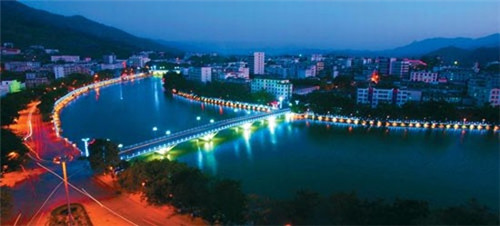 加盟小洋婆串串香火锅受欢迎吗，火锅加盟什么牌子便宜